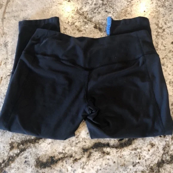 Nike Women’s Size Medium Athletic Cropped Leggings - Picture 6 of 10